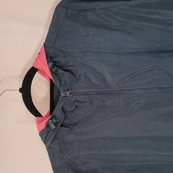 Beautiful Giant Women's Small Wind Hooded Breaker Size Small - Picture 5 of 14